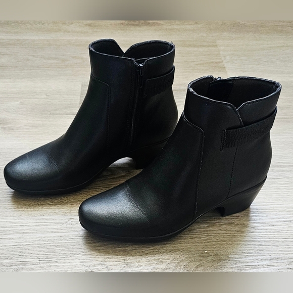 Clarks Collection Emily Holly Black Ankle Boots - Size 7.5M - Picture 6 of 10